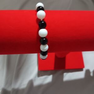 White and black glass bead bracelet
